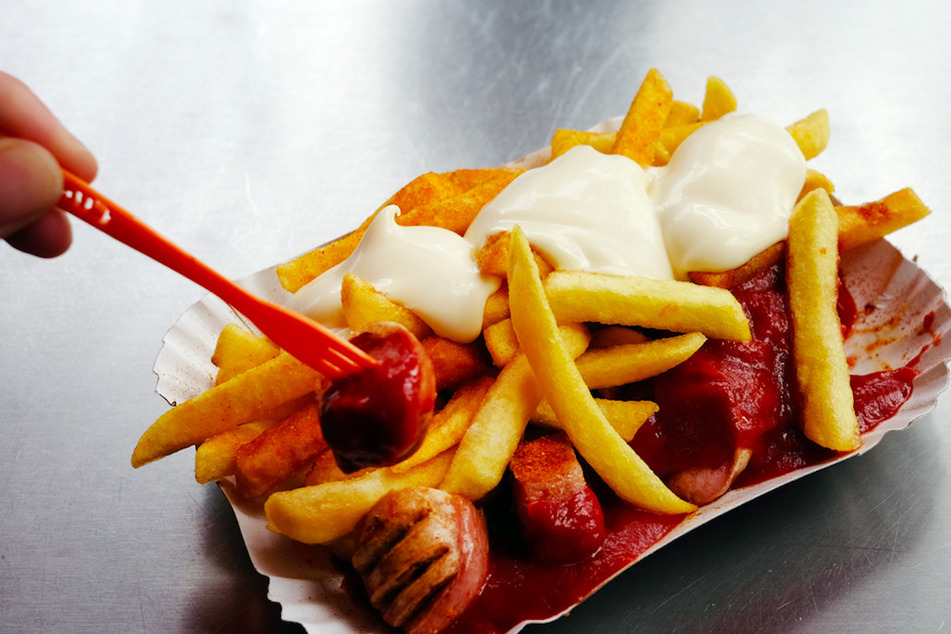 Eine Currywurst sorgte in einem Biergarten in Schwaben für ziemlich viel Wirbel. (Symbolbild)