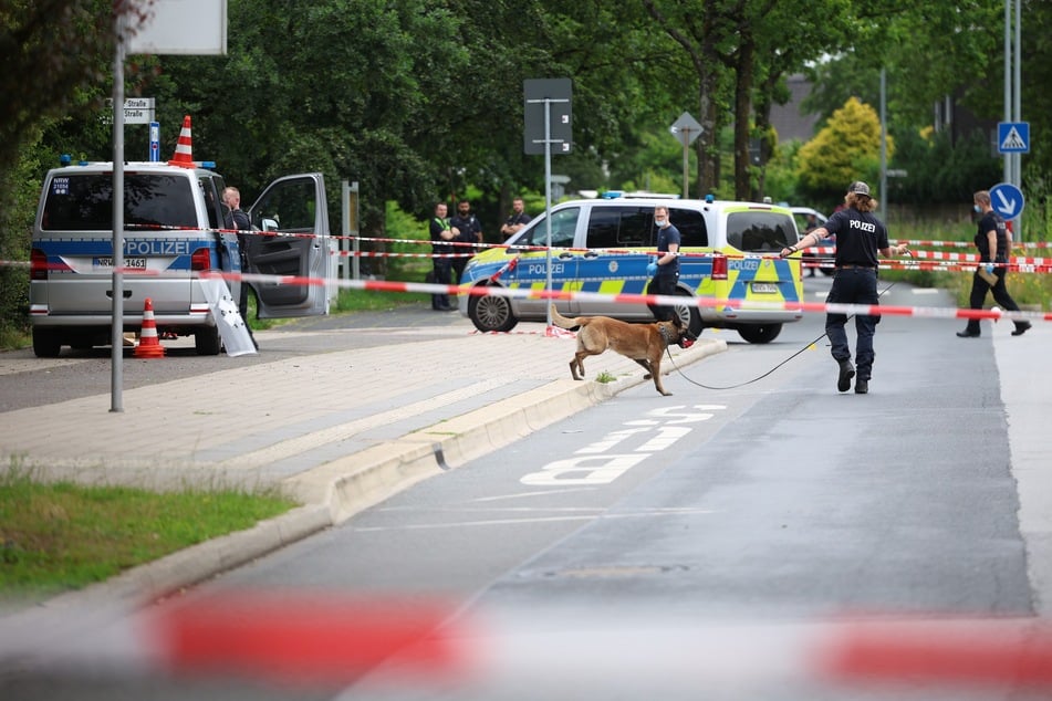 Die Polizei hat den mutmaßlichen Angreifer (59) mit einem Schuss schwer verletzt.