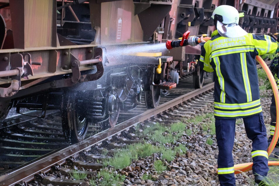 Böschung fängt Feuer: Schwarzwaldbahn teilweise gesperrt