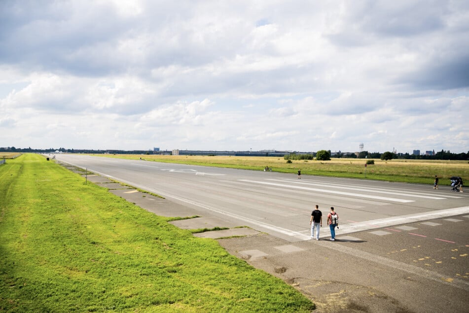 Das Tempelhofer Feld soll nach Willen von Schwarz-Rot trotz Volksentscheid bebaut werden.