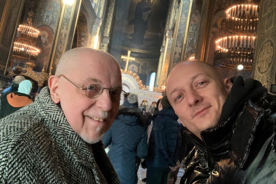 Gemeinsames Selfie: Der 34-Jährige (r.) trauert um seinen verstorbenen Großvater.