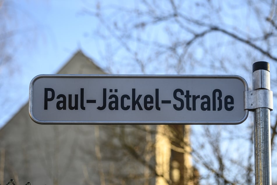 Achtung, Fehlerteufel: Auf dem neuen Straßenschild hat sich ein "c" zu viel eingeschlichen.