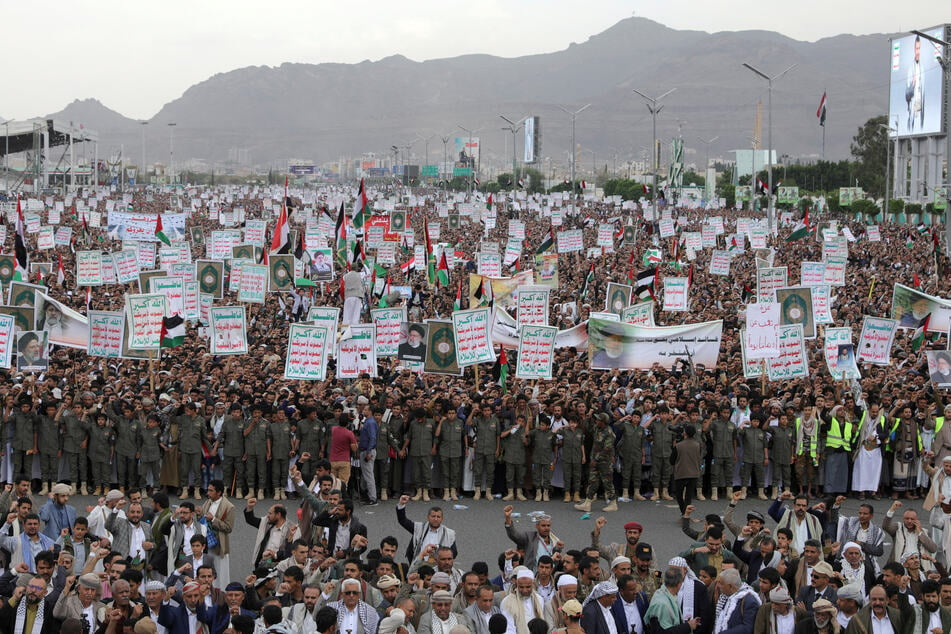 Yemenis have been protesting in great numbers in solidarity with Palestinians under attack by Israel.