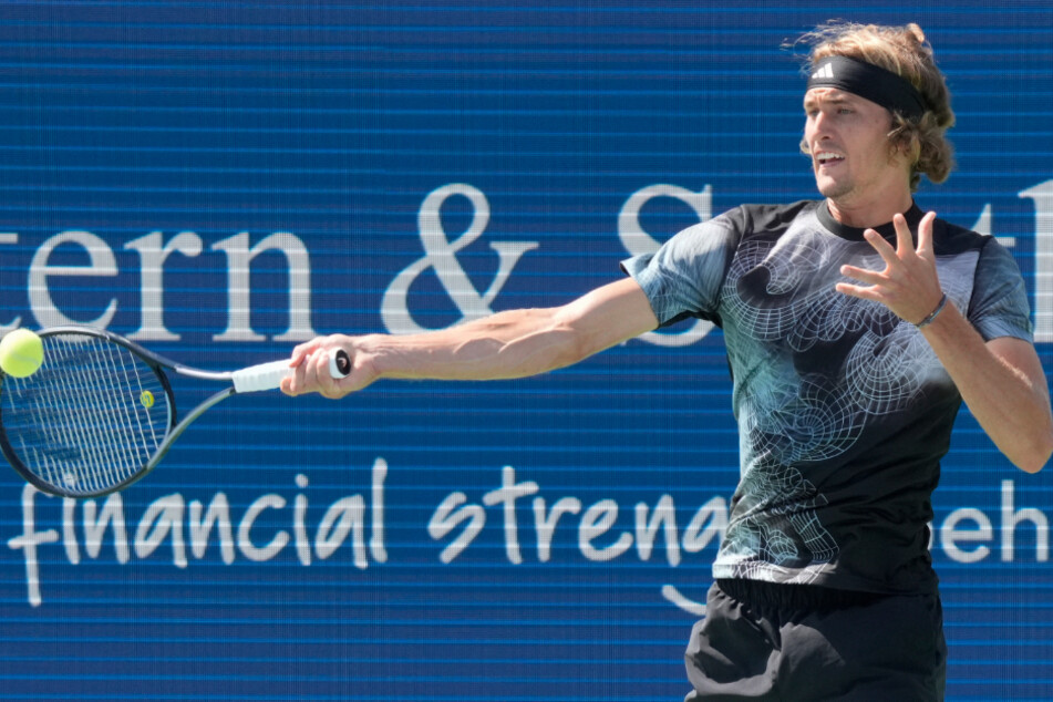 Alexander Zverev (26) ist durch einen Prestigesieg gegen den Weltranglisten-Dritten Daniil Medwedew (27) ins Viertelfinale des ATP-Turniers in Cincinnati eingezogen.