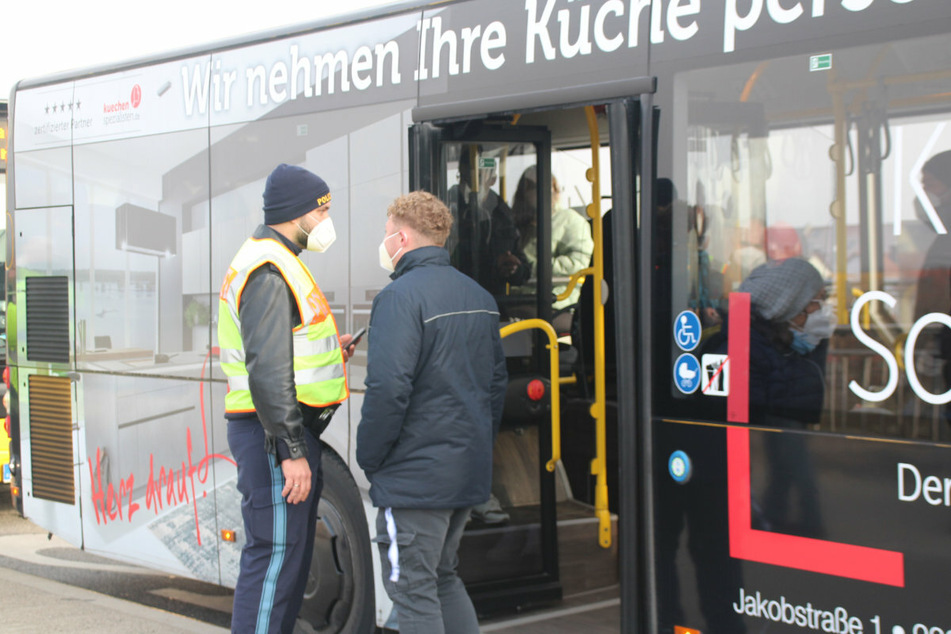 Insgesamt seien 845 Personen kontrolliert worden. 24 von ihnen mussten die Fahrt vorzeitig beenden.