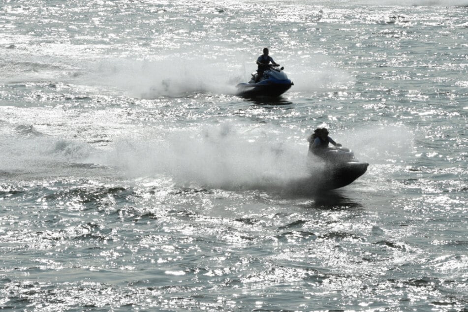 Ein besorgter Ehemann meldete seine Frau als vermisst, nachdem er sie auf der gemeinsamen Fahrt flussabwärts auf dem Rhein plötzlich aus den Augen verloren hatte. (Symbolbild)