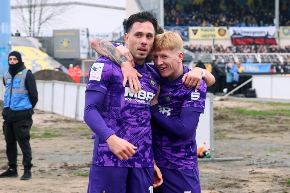 Marcel Bär brachte Aue bei seinem Startelf-Comeback in Führung.