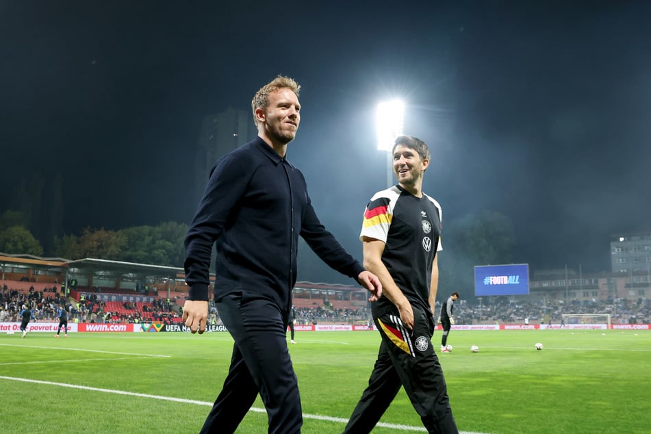 Julian Nagelsmann (l.) im kleinen, aber feinen Stadion in Zenica.