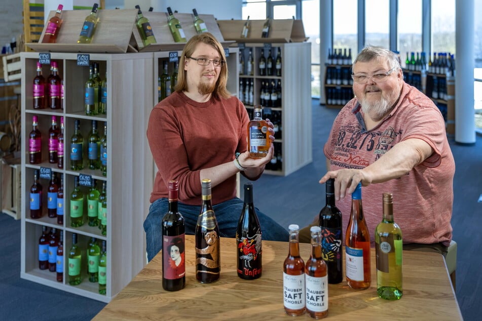 Michael Tropschug (65, r.) hat der Autowelt den Rücken gekehrt, verkauft mit Sohn Patrick (28) Badische Weine.