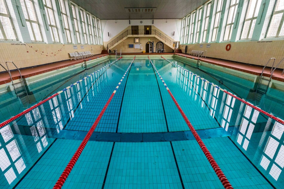 Dringender Sanierungsbedarf besteht etwa beim Schwimmbecken.