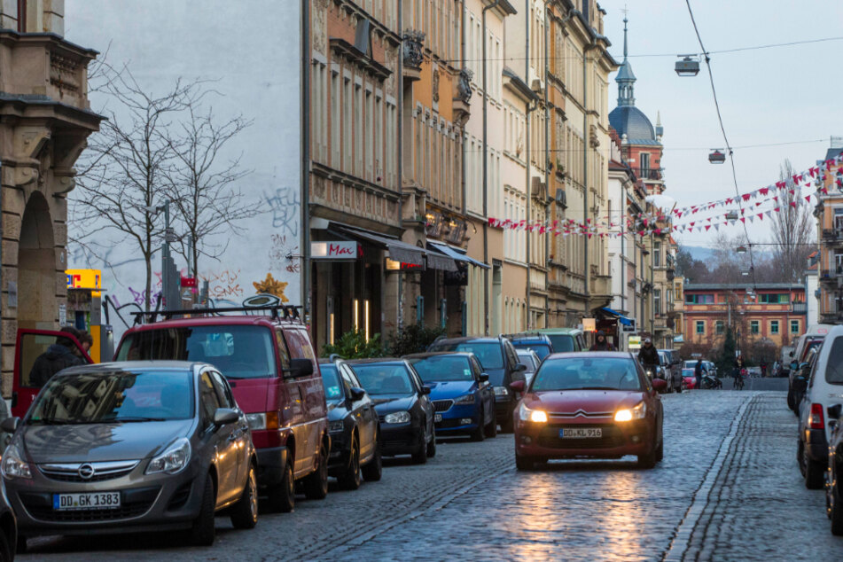 Die Tat geschah auf der Louisenstraße in der Äußeren Neustadt.