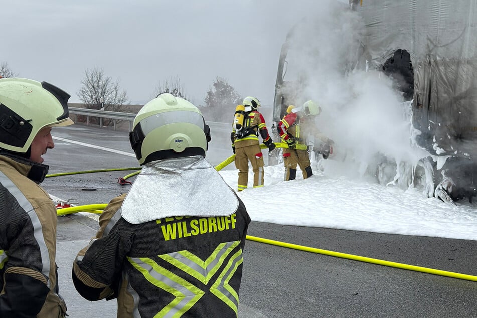 Unfall A4: Langer Stau wegen brennendem Lkw auf A4 bei Dresden