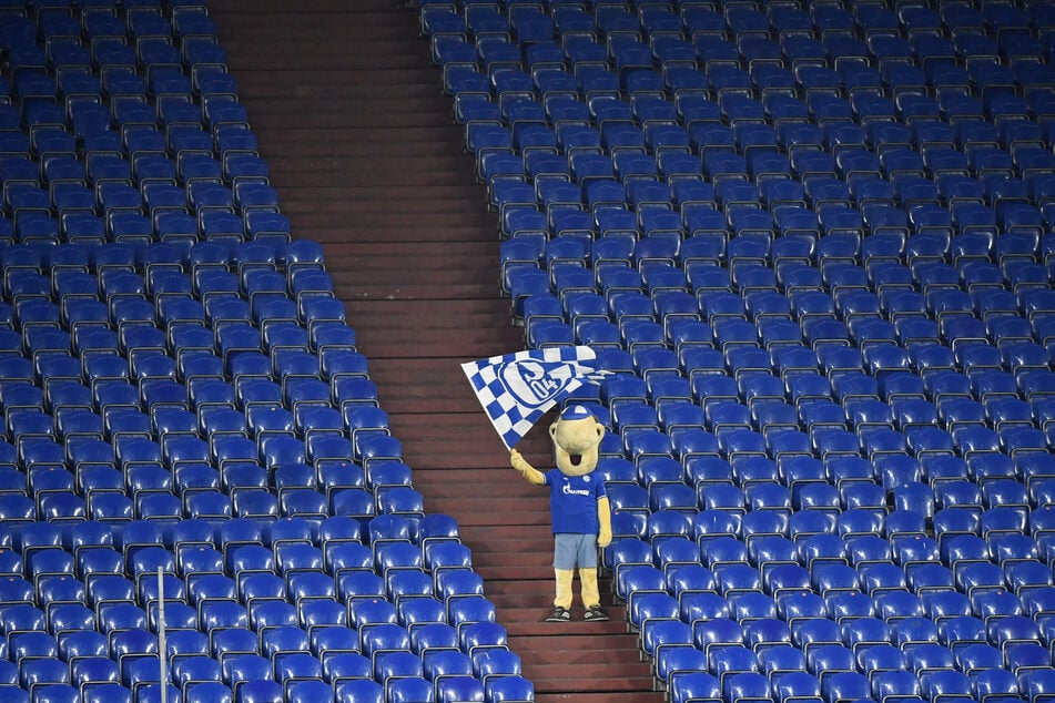 Einsam und allein. Ein Bild mit Symbolcharakter. Wer tut sich Schalke an?