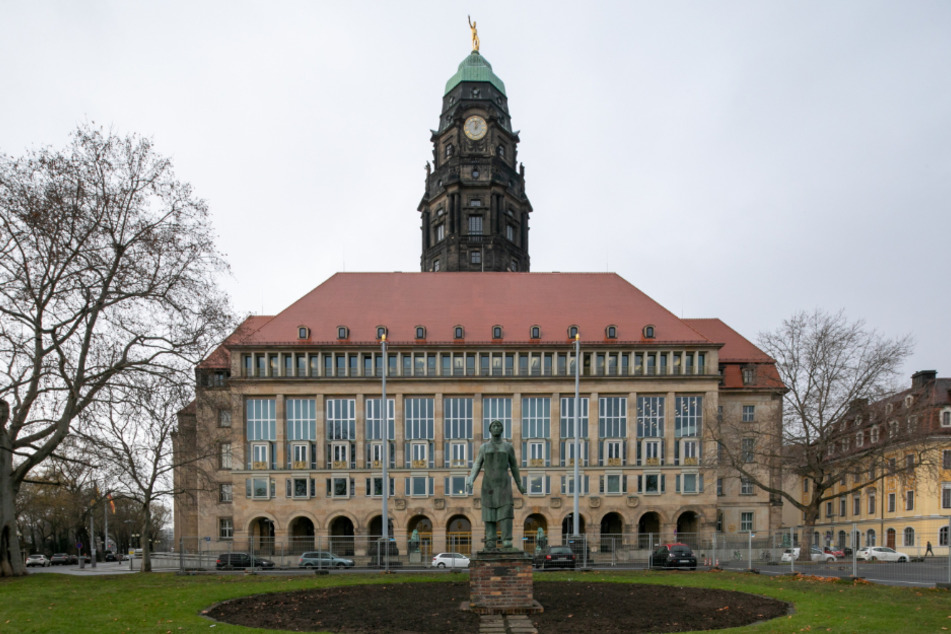 Das Dresdner Rathaus macht seinen Mitarbeitern keine Vorgaben, wo sie ihren Urlaub verbringen dürfen.