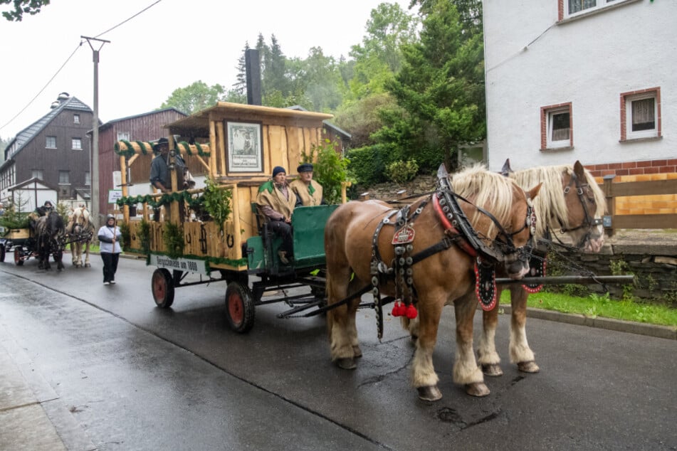 Fester Bestandteil des Bergfestes ist der traditionelle Festumzug mit der großen Bergparade.