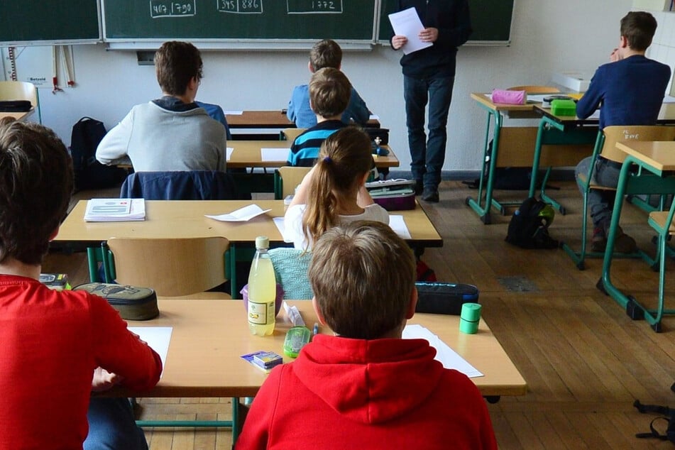 Überdosis im Klassenzimmer: Lehrer wird vor seinen Schülern bewusstlos!