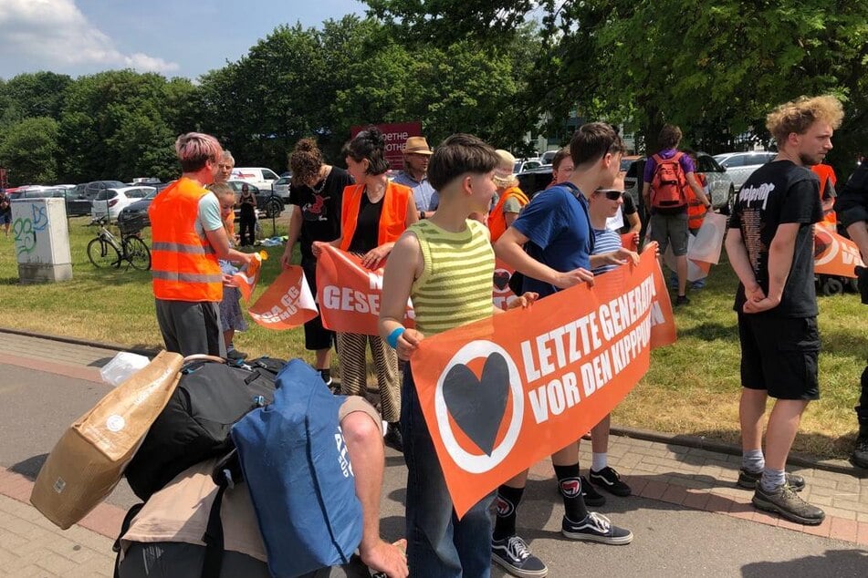 Etwa 20 Teilnehmer versammelten sich zum Protestmarsch.