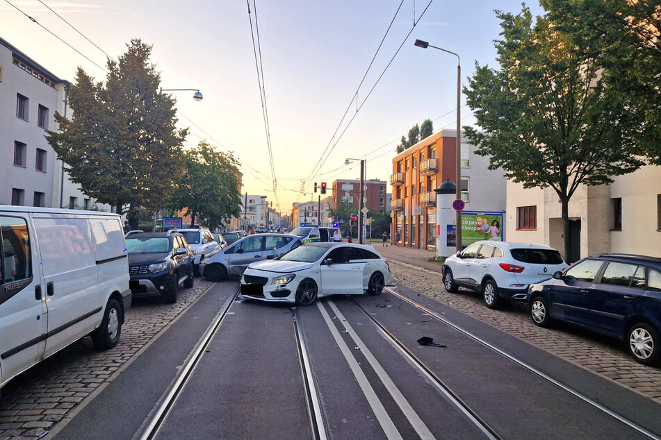 In der Cracauer Straße in Magdeburg kam es aufgrund des Unfalls zu Verkehrseinschränkungen.