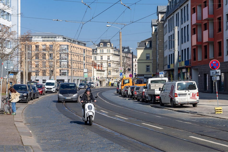 Dresden: Polizei schlichtet Streit in der Neustadt, dann zückt Frau plötzlich ein Messer