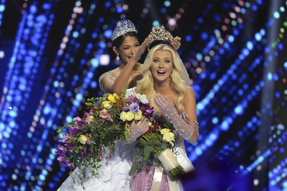 Victoria Kjær Theilvig (21) was crowned the new "Miss Universe".