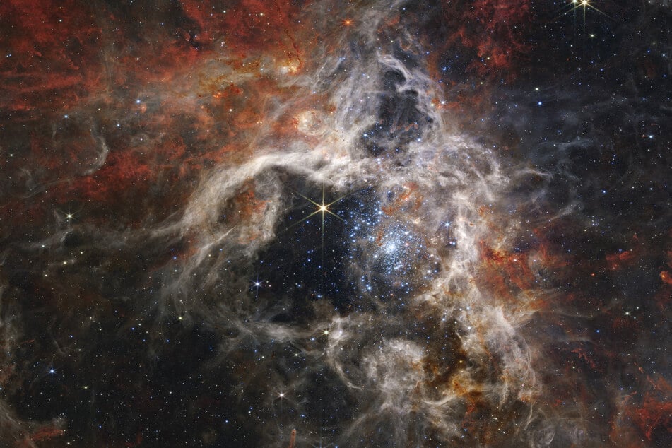 Dieses Bild der NASA zeigt die Sternentstehungsregion des Tarantula-Nebels, aufgenommen vom neuen "James Webb Space Telescope".