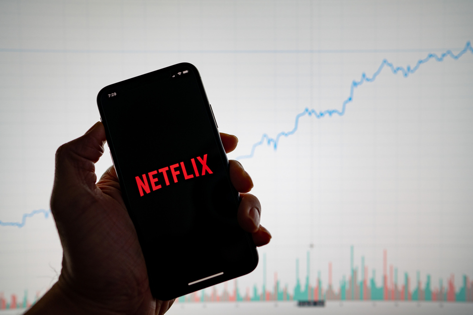 Viele Nutzer wollen nicht auf ihre Lieblings-Netflix-Serien verzichten und schließen trotz höherer Preise und verwirrender "Zusatzmitgliedsplänen" fleißig Abos ab. (Symbolfoto)