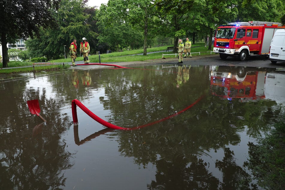 Am Altgorbitzer Ring wollte das Wasser einfach nicht ablaufen.