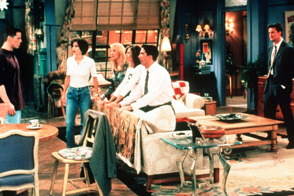 Die 90er-Sitcom "Friends" beschreibt das Leben von sechs Freunden, die zusammen abhängen, zusammen wohnen und miteinander intensive Beziehungen pflegen.
