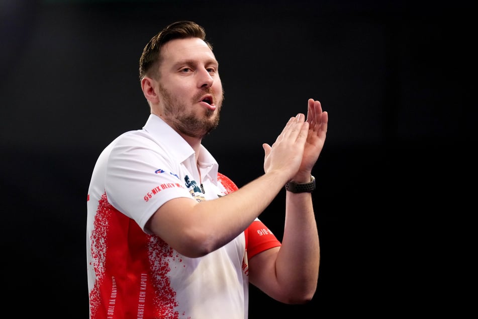 Der deutsche Darts-Star Florian Hempel (35) liefert in der neuesten Ausgabe des Podcasts "Game On" einige Erklärungsansätze für den Fall des Michael van Gerwen.