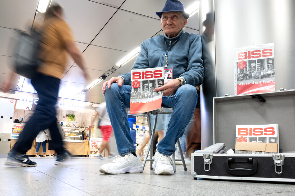 Tibor Adamec (86) ist der dienstälteste Verkäufer der Münchner Straßenzeitung "Biss".