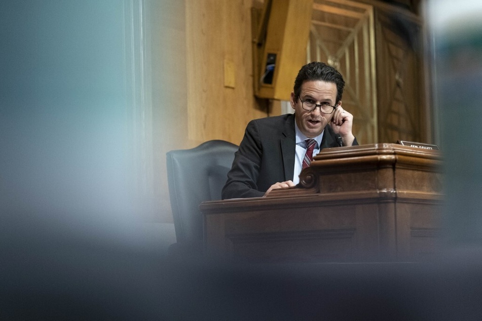 Senator Brian Schatz is once again calling on President Joe Biden to grant clemency to Indigenous political prisoner Leonard Peltier.