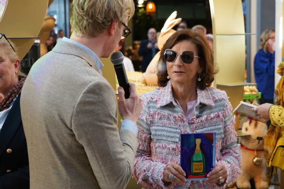 Claudia Obert (64) präsentierte am Donnerstag ihre "Champagnerpuddel".