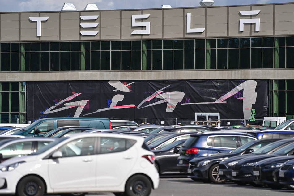 Das Landesumweltamt Brandenburg hat eine Strafanzeige gegen den US-Autobauer Tesla gestellt.