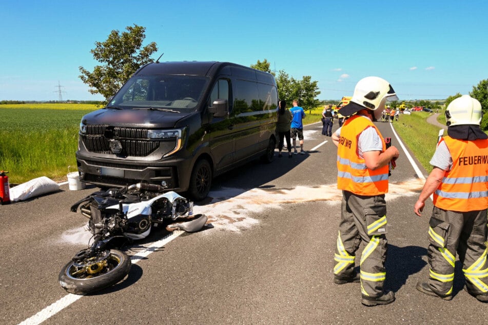 Der Motorrad-Fahrer wurde bei dem Unfall schwer verletzt.