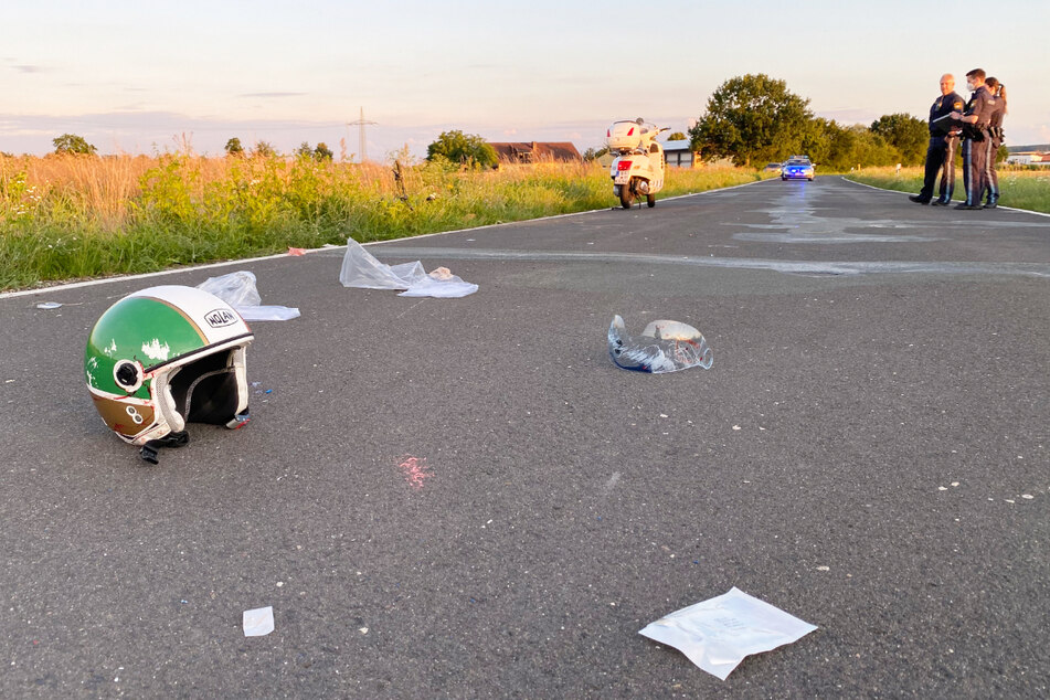 Ein Radfahrer (17) ist in Bayern mit einem Roller, auf dem sich zwei Personen (67, 62) befanden, kollidiert.