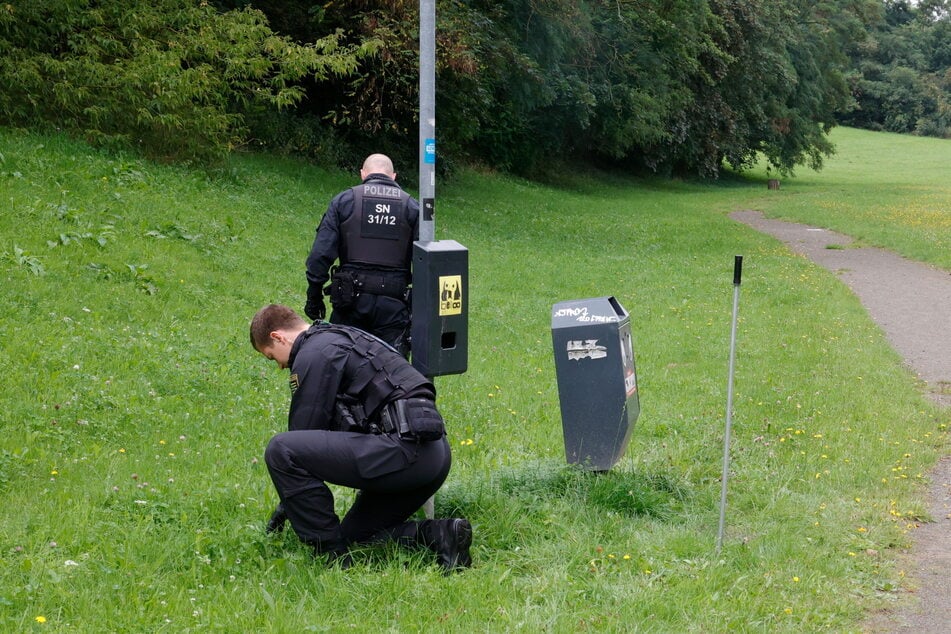 Im August 2023 sei Alexander W. (30) im Stadtpark überfallen worden. Polizisten suchten danach nach den abgetrennten Fingern.