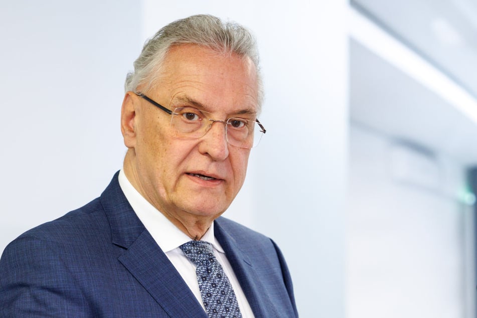 Bayerns Innenminister Joachim Herrmann (69, CSU) hat angeordnet, dass ab dem 1. Oktober die Nationalität von Verdächtigen aktiv genannt wird.