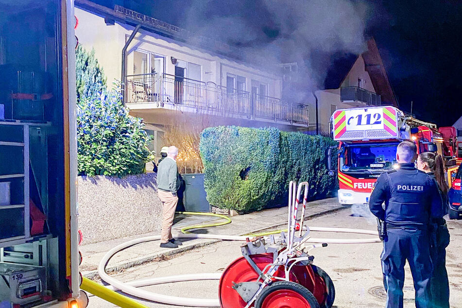 Die Einsatzkräfte konnten beim Brand in der Glyzinenstraße in Lerchenau die Flammen glücklicherweise schnell unter Kontrolle bringen.