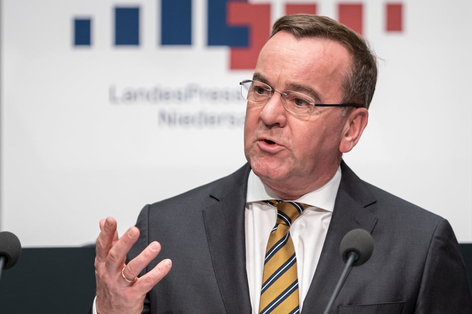 Boris Pistorius, Niedersachsens Minister für Inneres und Sport, sieht in möglichen Geisterspielen in der Fußball-Bundesliga auch ein Zeichen.