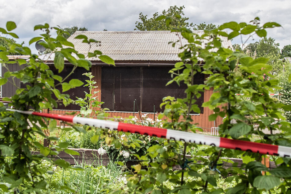 In einer Kleingartenanlage in Münster befand sich eine Gartenlaube in der mehrere Täter einen kleinen Jungen mehrfach missbrauchten