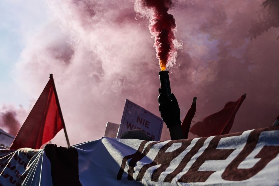 Wie jedes Jahr wurde auch Pyrotechnik im Demonstrationszug gezündet.