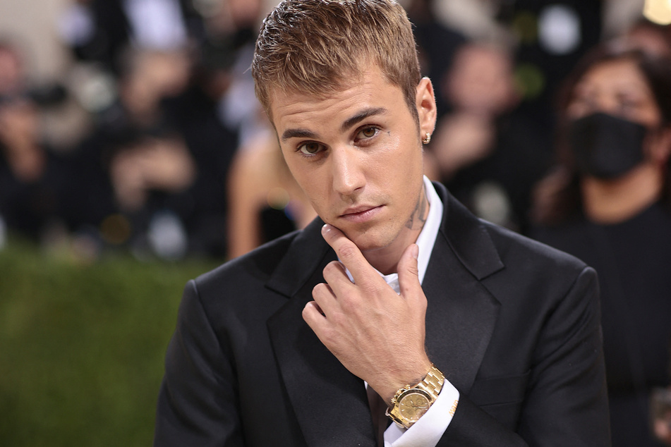 Justin Bieber has urged fans not to buy H&amp;M's merchandise that has his image on it!