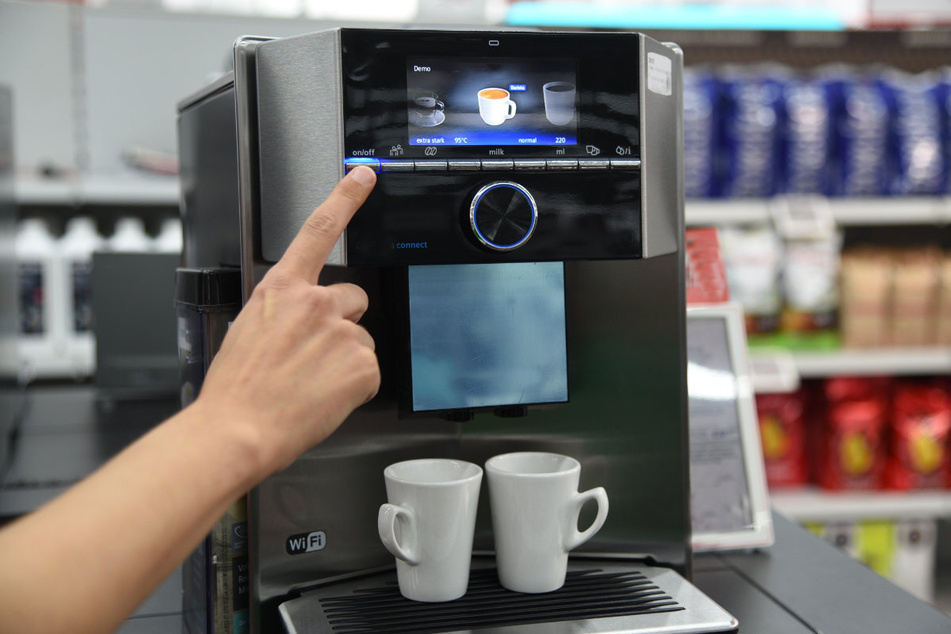 Kaffee-Variationen auf Knopfdruck: Vollautomaten sind extrem einfach zu bedienen, aber deutlich aufwendiger zu putzen. Und die Reinigung ist hier besonders wichtig.