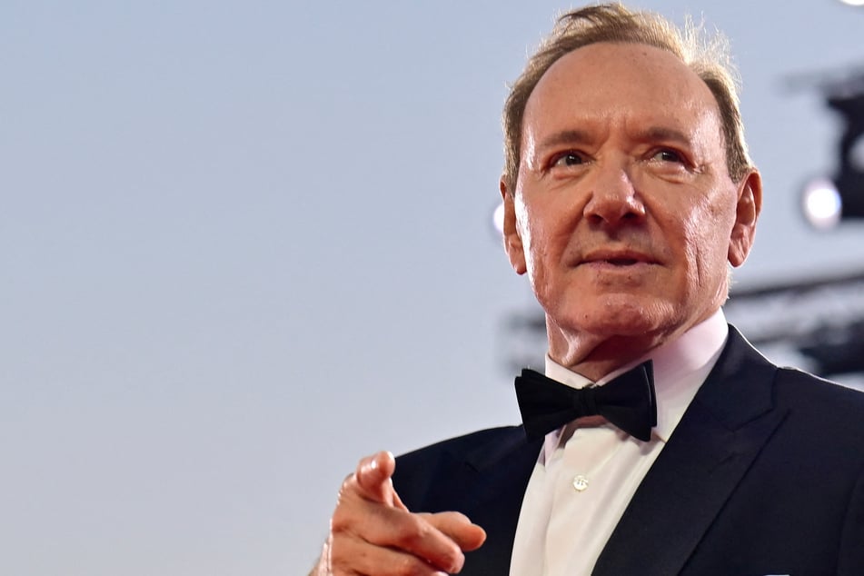 Kevin Spacey has reached an out-of-court settlement with three men who have accused him of sexual assault.