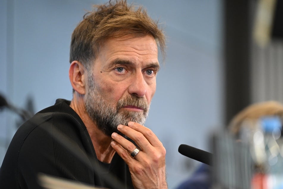 Jürgen Klopp (56) beginnt seinen Job als Bundestrainer offiziell am 15. August. Trotzdem arbeitet er sich bereits in seine neue Aufgabe ein.