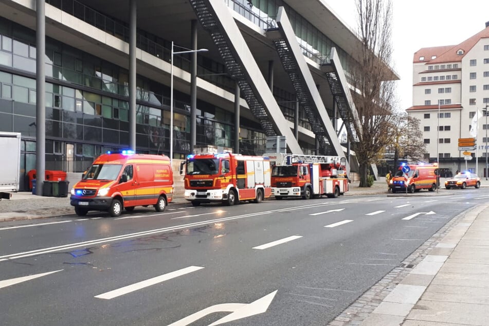 Mit zwei Löschzügen war die Feuerwehr am Congress Center im Einsatz.