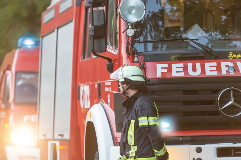 Die Feuerwehr konnte den Brand löschen. Laut Polizeiangaben führte ein technischer Defekt zu der Verpuffung. (Symbolbild)