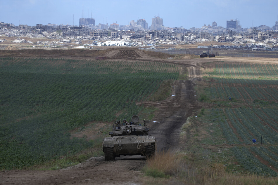Ein israelischer Panzer am Gazastreifen. (Symbolbild)