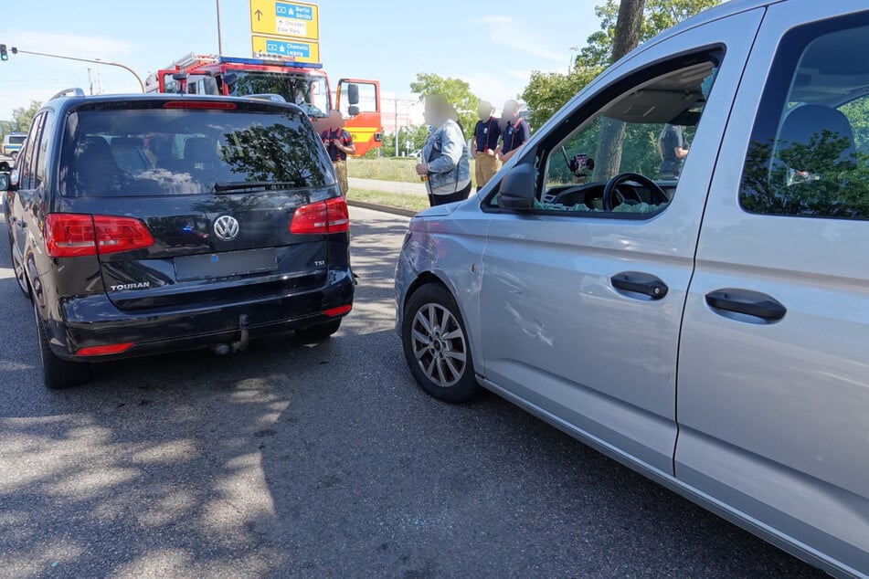 Ein Fordfahrer ist auf einen VW aufgefahren.