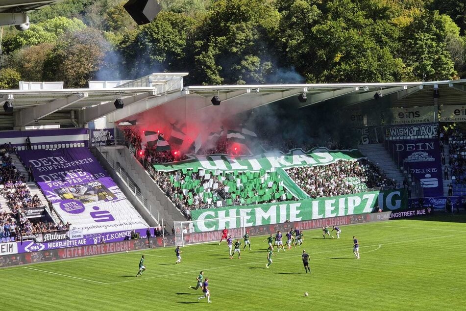 Aufwendige und sehenswerte Choreo im Gästeblock.